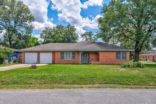 5611 Milart St in Houston, TX - Building Photo