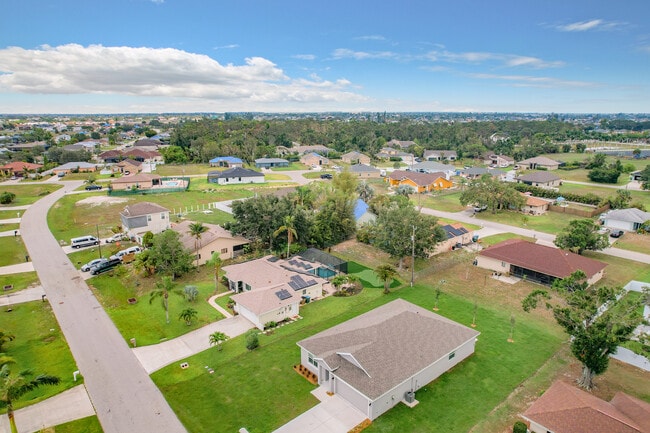 736 SW 5th St in Cape Coral, FL - Foto de edificio - Building Photo