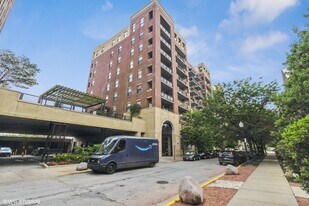 844 W 15th Pl, Unit 833-306 in Chicago, IL - Building Photo