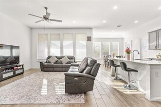 2096 Creekbluff Cir in Carrollton, TX - Building Photo - Building Photo