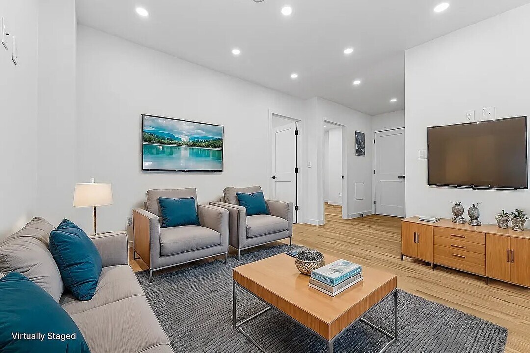 104 Bayard St in New York, NY - Building Photo