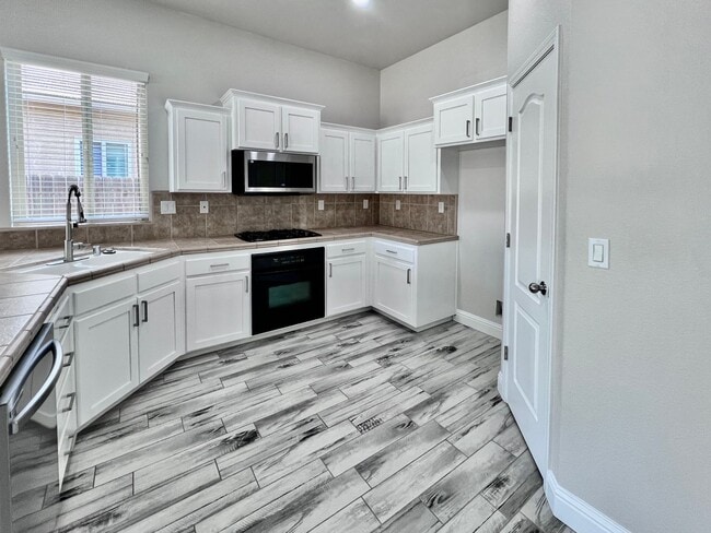 2143 S Shirley Ave in Fresno, CA - Building Photo - Building Photo