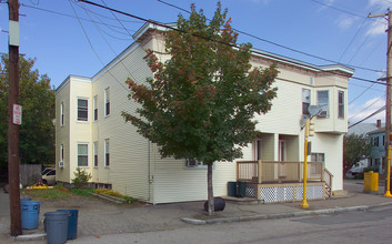 132-136 Main St in Quincy, MA - Foto de edificio - Building Photo