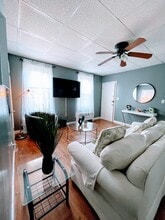 463 Linden St, Unit 2 fl in Fall River, MA - Foto de edificio - Building Photo