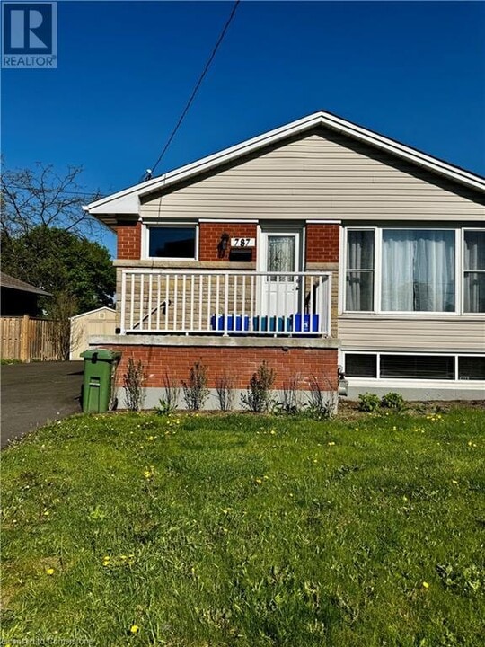 787 Upper Ottawa St in Hamilton, ON - Building Photo