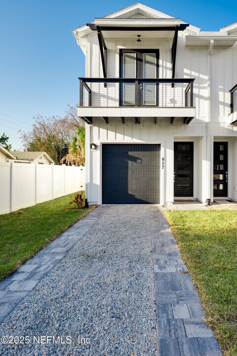 817 7th Ave S in Jacksonville Beach, FL - Building Photo