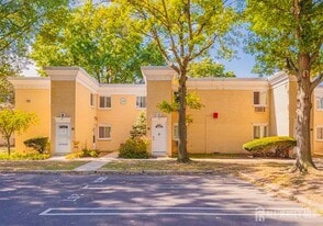 20 Lake Ave in East Brunswick, NJ - Building Photo