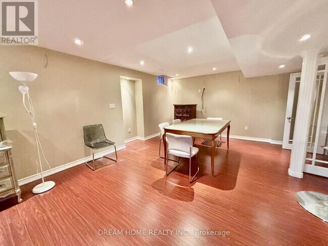 23 Hawksbury Rd in Markham, ON - Building Photo - Building Photo