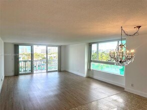 9501 E Bay Harbor Dr, Unit 5B in Bay Harbor Islands, FL - Foto de edificio - Building Photo