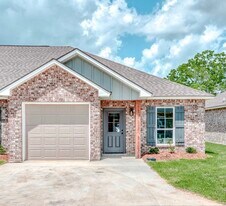 8065 Lockhart Rd in Denham Springs, LA - Building Photo