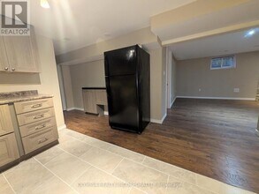 5864 Keith St in Niagara Falls, ON - Building Photo - Building Photo