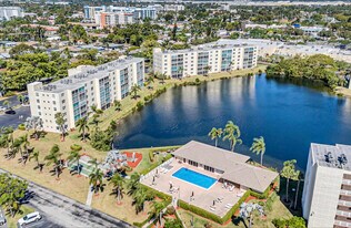 311 SE 3rd St, Unit 102 in Dania Beach, FL - Building Photo