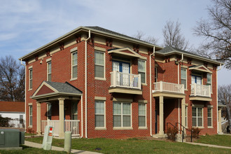 Grand Oaks in Lexington, KY - Building Photo - Building Photo