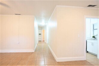 205 Columbia Dr in Tallahassee, FL - Building Photo - Building Photo
