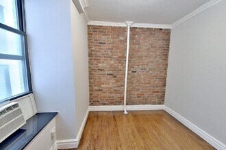432 E 13th St, Unit 18 in New York, NY - Building Photo - Building Photo