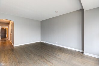 5812 W 63rd Pl in Chicago, IL - Building Photo - Building Photo