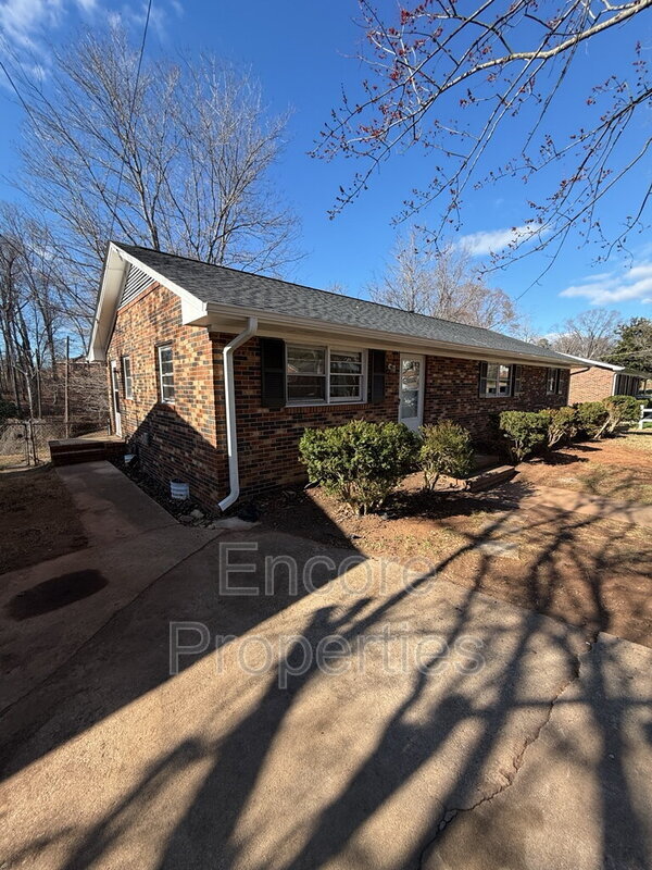 1502 Larson St in Greensboro, NC - Building Photo - Building Photo
