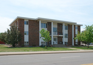 805 School St NW in Elk River, MN - Building Photo - Building Photo