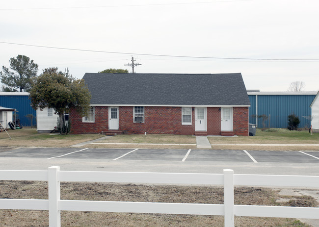 112 Scientific Ln in Jacksonville, NC - Foto de edificio - Building Photo