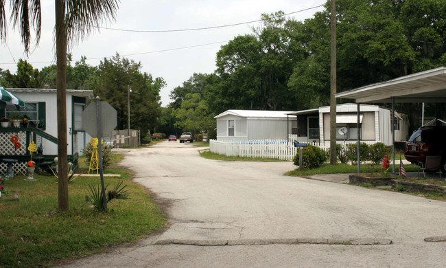 Pine Oak Mobile Home Park in Jacksonville, FL - Building Photo - Building Photo