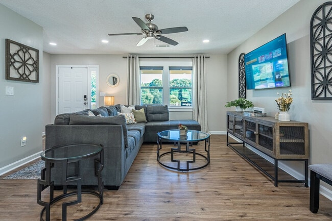 25 Jennifer Ln