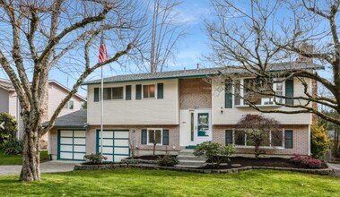 15002 108th Pl NE in Bothell, WA - Foto de edificio - Building Photo