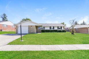 6701 Gilette Dr in Reynoldsburg, OH - Building Photo