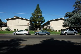 Sunset Gardens Townhomes in Fresno, CA - Foto de edificio - Building Photo