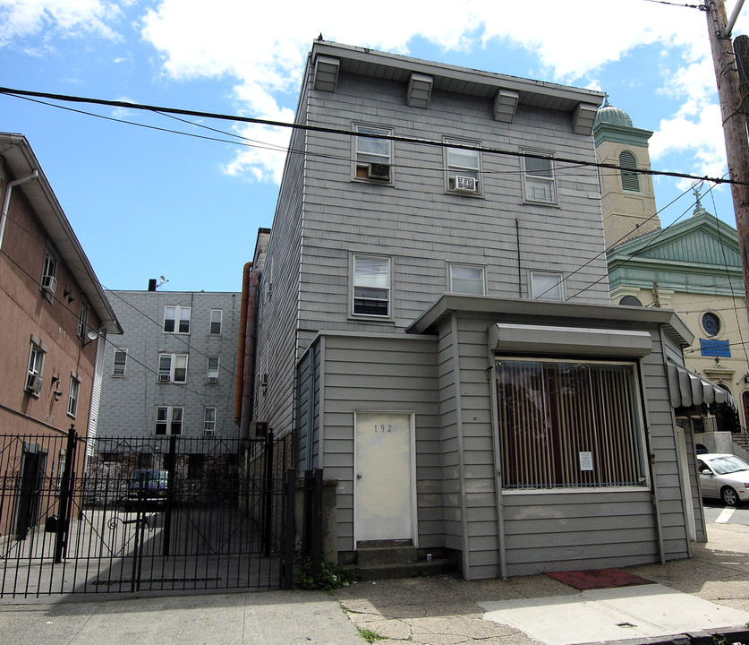 190 Linden St in Yonkers, NY - Building Photo