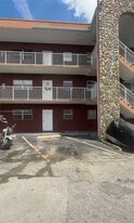 6850 W 16th Dr in Hialeah, FL - Building Photo