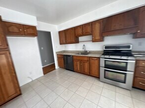 424 Dewitt St, Unit First Floor Unit 1 in Linden, NJ - Building Photo - Building Photo