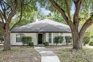 608 Wisterglen Dr in Desoto, TX - Building Photo