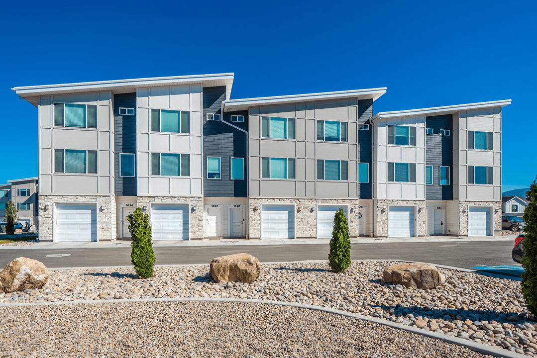 Riverwalk Townhomes in West Haven, UT - Building Photo