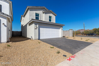 1564 N Pueblo Dr in Apache Junction, AZ - Building Photo - Building Photo