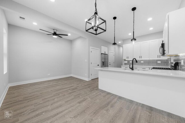 2317 W Taylor St in Chicago, IL - Building Photo - Building Photo