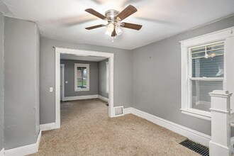 823 Oakland Dr in Kalamazoo, MI - Building Photo - Building Photo