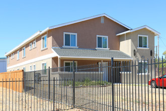 2753 Del Paso Blvd in Sacramento, CA - Building Photo - Building Photo