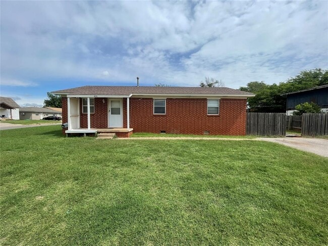 property at 601 E Arapaho Ave