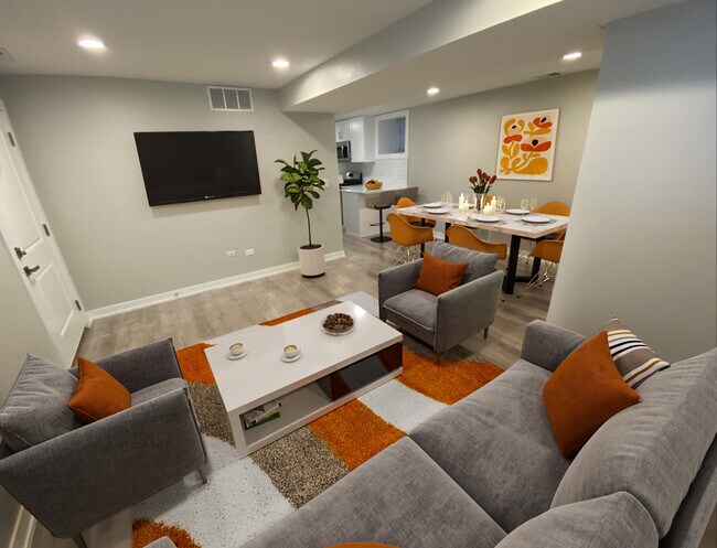 2119 W Potomac Ave, Unit G in Chicago, IL - Building Photo - Building Photo