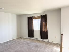 2231 Donough Dr in Manheim, PA - Foto de edificio - Building Photo