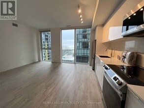 357 King St W in Toronto, ON - Building Photo - Building Photo