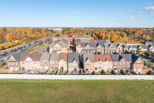 100 Cathedral Dr in Whitby, ON - Building Photo - Primary Photo