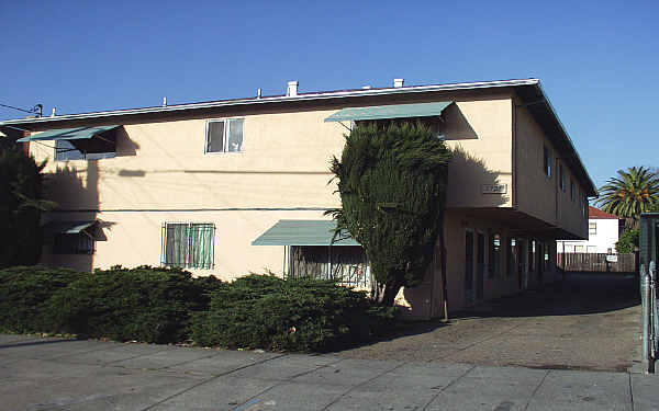 1721 33rd Ave in Oakland, CA - Foto de edificio - Building Photo