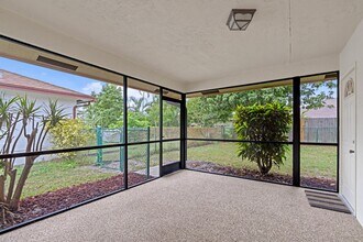 8471 Winnipesaukee Way in Wellington, FL - Foto de edificio - Building Photo