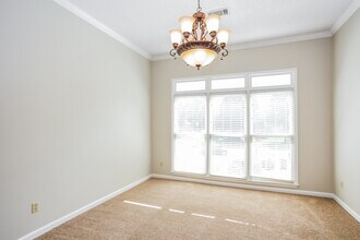 8818 Lybrook Cove E in Memphis, TN - Foto de edificio - Building Photo