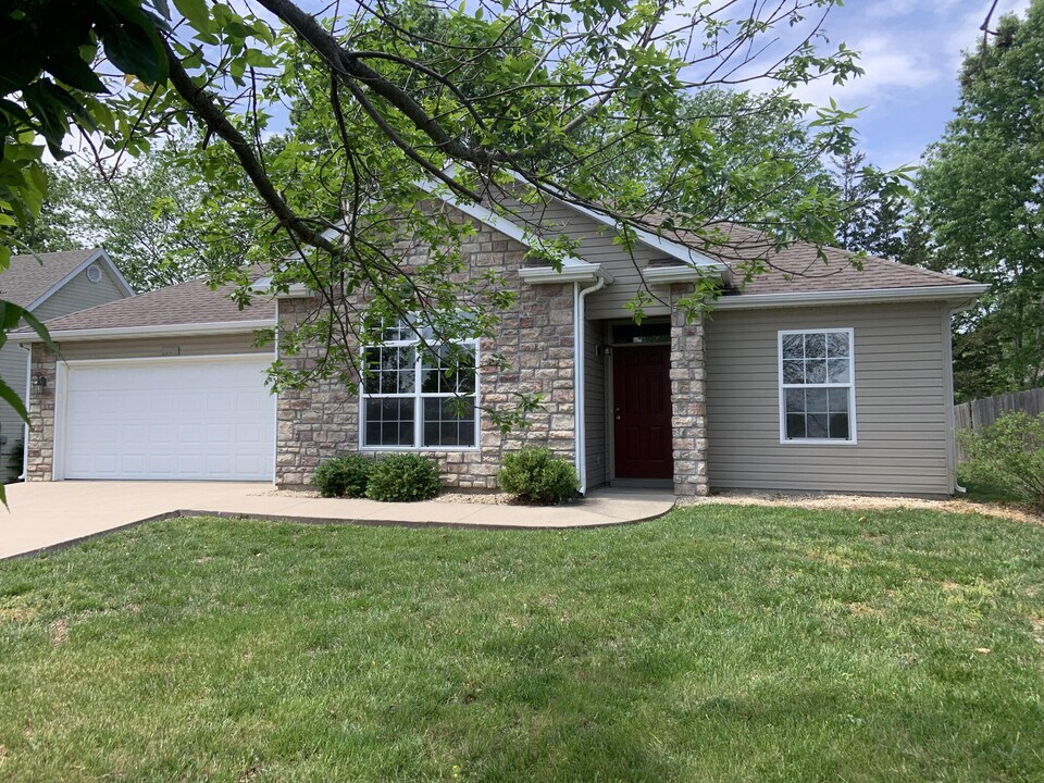 209 Port Way in Columbia, MO - Building Photo