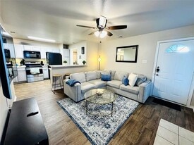 2808 Sunset Strip Dr in Glenn Heights, TX - Building Photo