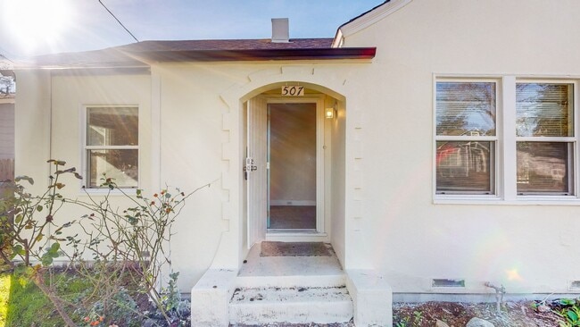 507 Macklyn Ave in Santa Rosa, CA - Foto de edificio - Building Photo