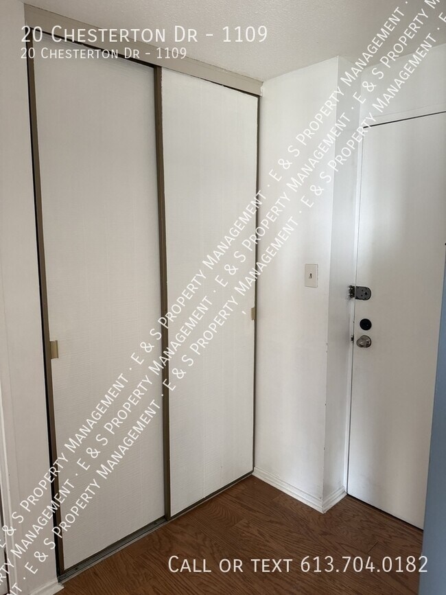 20 Chesterton Dr in Ottawa, ON - Building Photo - Building Photo