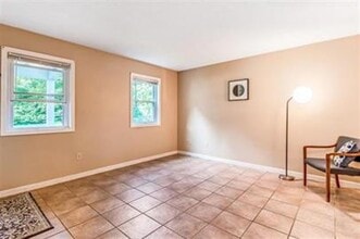 56 Morellen Ln in Colchester, VT - Foto de edificio - Building Photo